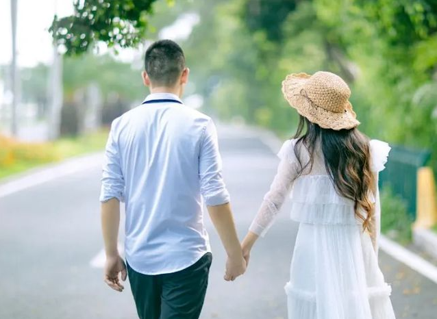 深圳市私家侦探：男方父母不同意的爱情女方该怎么做